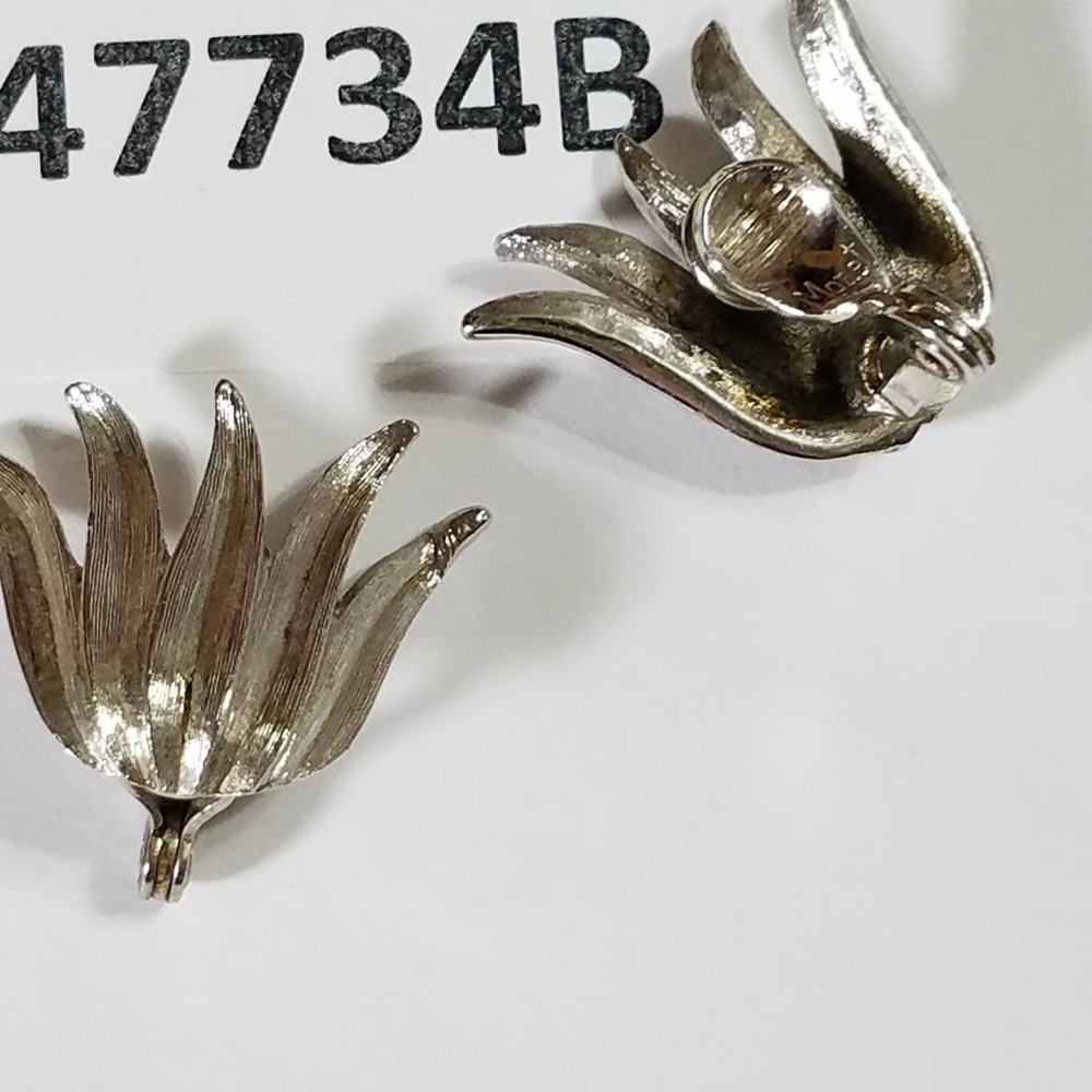 Tulip Absolutely Adorable Clip on Earrings